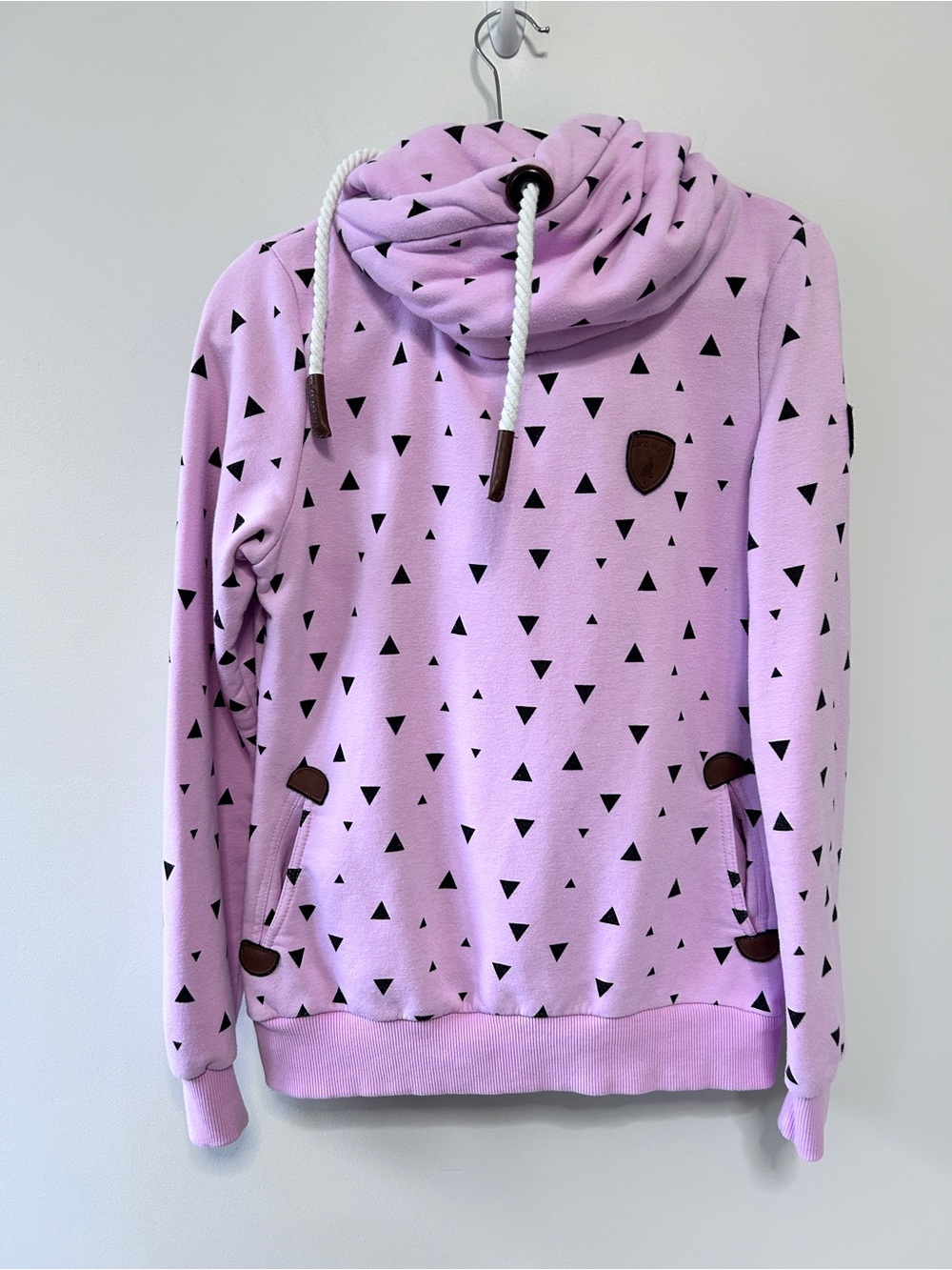 Wanakome Women’s Medium Pink Cowl Neck Triangle Print Hoodie Cozy cottage *FLAW